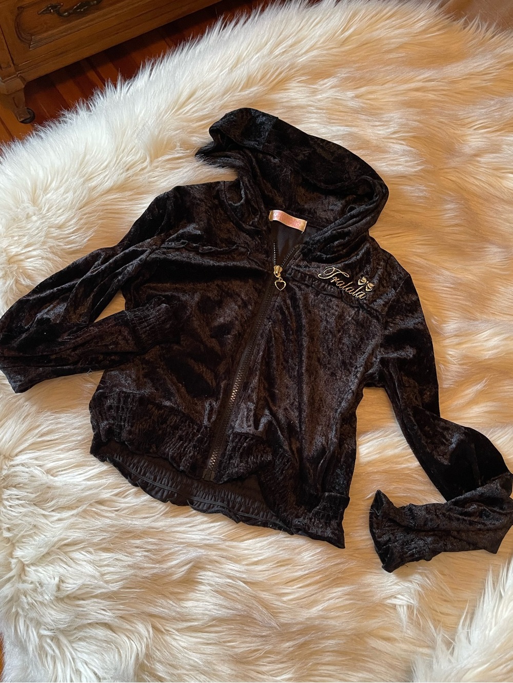 Jfashion brand TRALALA velvet cropped hoodie